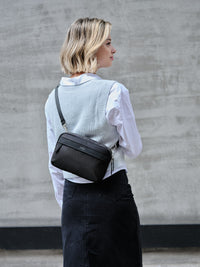 Newport Crossbody Pouch (Black)